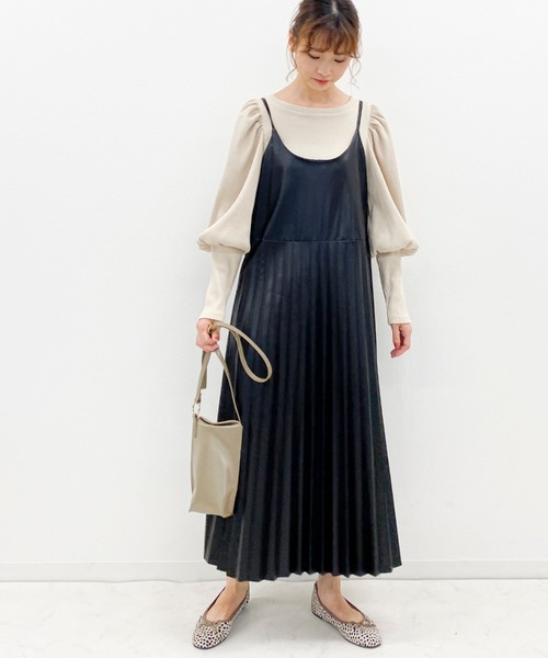 archives（アルシーヴ）の「フェイクレザープリーツキャミワンピース（ワンピース・レディース・ブラウン/ブラック/グレー系その他・MEDIUM）」の7枚目の写真