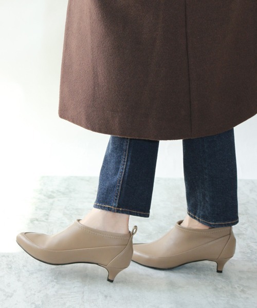 Fin（フィン）の「ポインテッドストレッチブーティー（ブーツ・レディース・ブラック/ベージュ・22.5cm/23cm/23.5cm/24cm/24.5cm/25cm）」の11枚目の写真