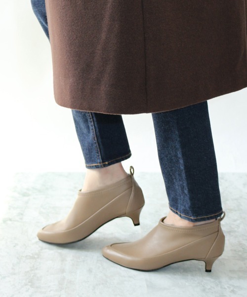 Fin（フィン）の「ポインテッドストレッチブーティー（ブーツ・レディース・ブラック/ベージュ・22.5cm/23cm/23.5cm/24cm/24.5cm/25cm）」の8枚目の写真