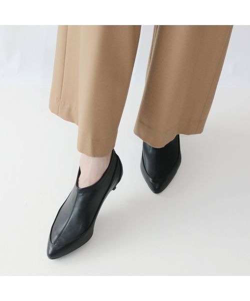 Fin（フィン）の「ポインテッドストレッチブーティー（ブーツ・レディース・ブラック/ベージュ・22.5cm/23cm/23.5cm/24cm/24.5cm/25cm）」の9枚目の写真