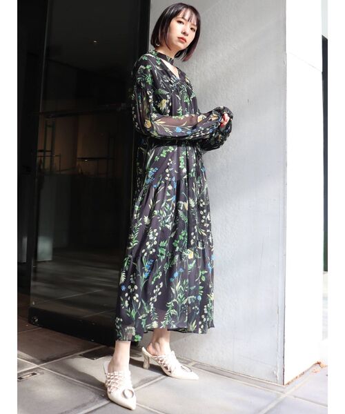 MURUA（ムルーア）の「ボタニカルフラワーワンピース（ワンピース・レディース・ベージュ/ブラック・FREE）」の10枚目の写真