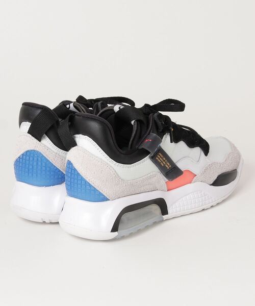 NIKE（ナイキ）の「JORDAN ジョーダン MA2 CV8122-101（スニーカー・メンズ・ホワイト・26.5cm/27cm/27.5cm/28cm/26cm）」の6枚目の写真