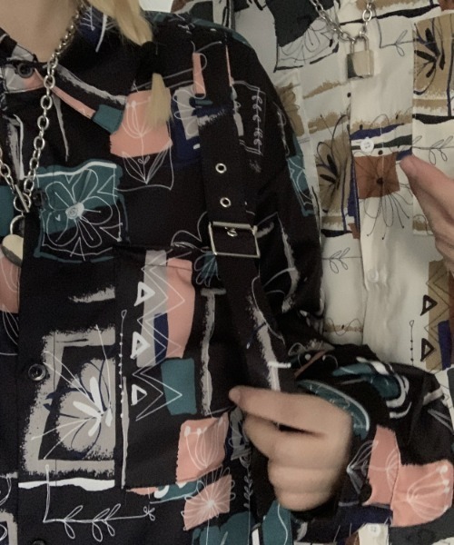 KOR（ケーオーアール）の「ベルト付総柄シャツ（シャツ/ブラウス・メンズ・ホワイト/ブラック・M/L/XL）」の4枚目の写真