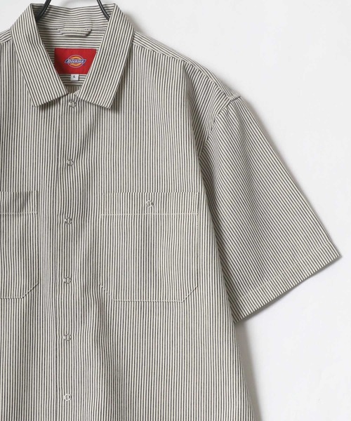 Dickies（ディッキーズ）の「Dickies/ディッキーズ オーバーサイズ T/Cツイル レギュラーカラー 半袖シャツ/ワークシャツ（シャツ/ブラウス・メンズ・チャコールグレー/ブラック/ベージュ/アイボリー/ホワイト系その他/グレー系その他/ブラック系その他/ベージュ系その他・M/L/XL）」の2枚目の写真