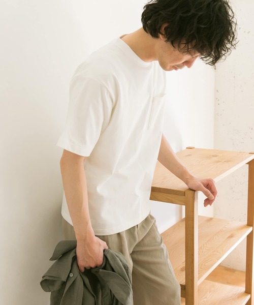 URBAN RESEARCH DOORS（アーバンリサーチドアーズ）の「オーガニックコットンボックスTシャツ（Tシャツ/カットソー・メンズ・ホワイト/ブラック/グレー系その他/グリーン系その他・40/38）」の22枚目の写真