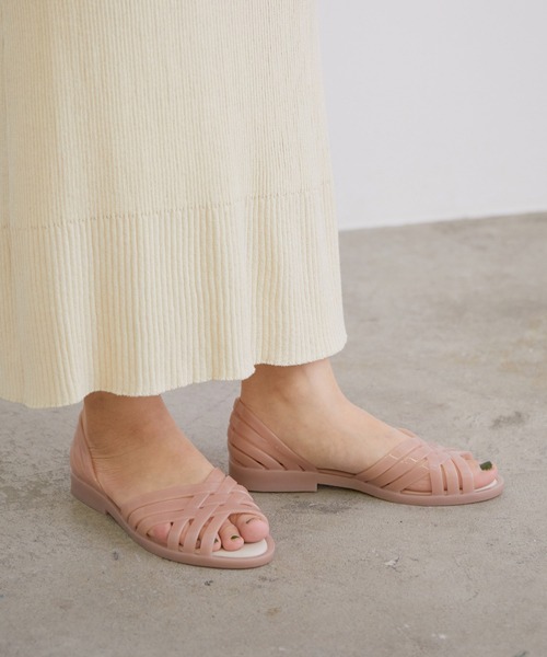 MADEMOISELLE ROPE'（マドモアゼル ロペ）の「【melissa】オープンメッシュ フラットサンダル（サンダル・レディース・ラベンダー/ブラック/キャメル・38/37/36）」の3枚目の写真