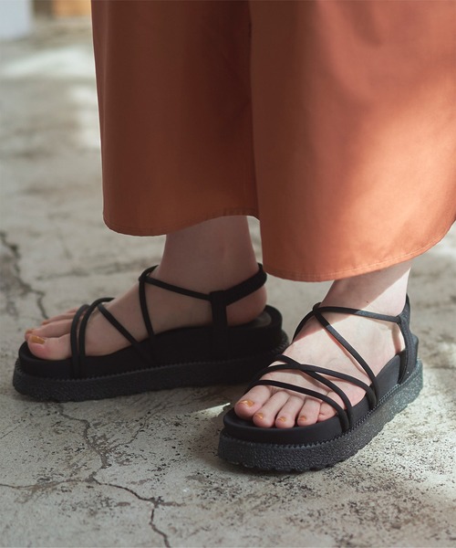 titivate(ティティベイト)の「コードストラッププラットフォームサンダル(サンダル・レディース・ブラック/ベージュ/モカ・LL/S/M/L)」の2枚目の写真