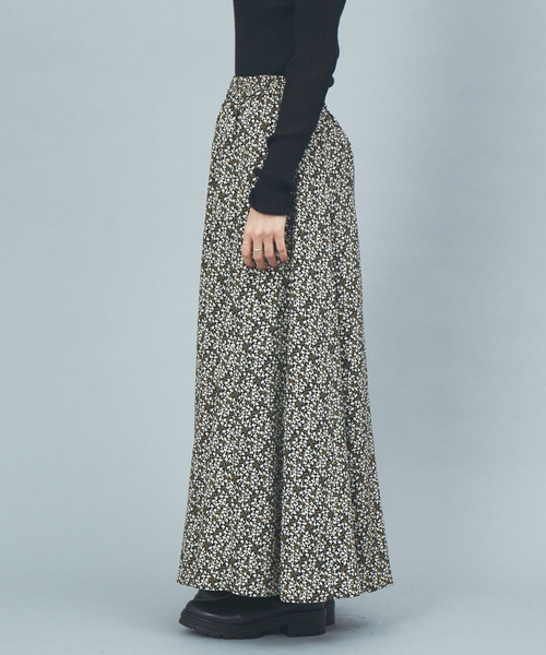 Rouge vif Anna（ルージュヴィフアンナ）の「小花プリントマキシスカート（スカート・レディース・ブラック・フリー）」の2枚目の写真