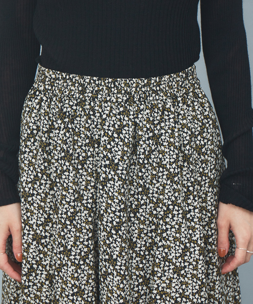 Rouge vif Anna（ルージュヴィフアンナ）の「小花プリントマキシスカート（スカート・レディース・ブラック・フリー）」の6枚目の写真