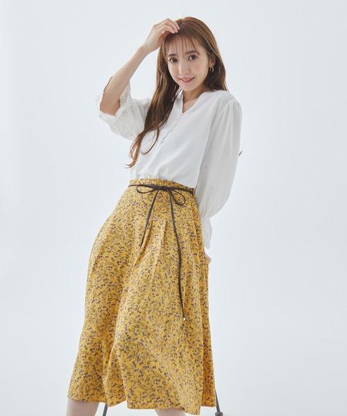 Fabulous Angela(ファビュラスアンジェラ)の「袖スカラップ刺繍ブラウス(シャツ/ブラウス・レディース・オフホワイト/ベージュ/ネイビー・FREE)」の9枚目の写真
