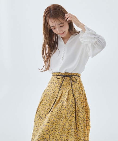 Fabulous Angela(ファビュラスアンジェラ)の「袖スカラップ刺繍ブラウス(シャツ/ブラウス・レディース・オフホワイト/ベージュ/ネイビー・FREE)」の12枚目の写真