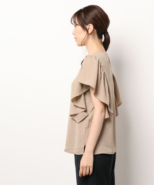 Te chichi TERRASSE（テチチテラス）の「ポリスラブフレアスリーブブラウス（シャツ/ブラウス・レディース・オフホワイト/ブラック/ブルー/ベージュ・ﾌﾘ-）」の5枚目の写真