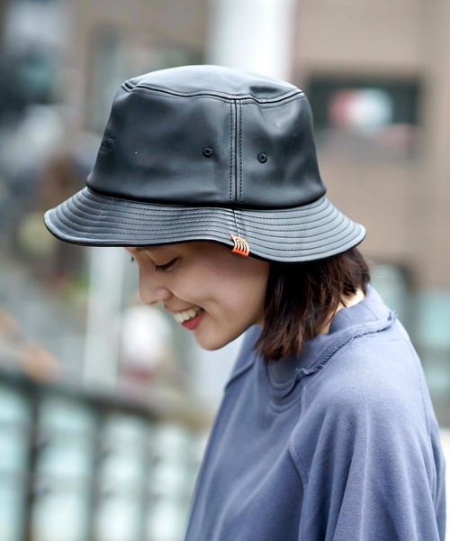 UNIVERSAL OVERALL（ユニバーサルオーバーオール）の「【UNIVERSALOVERALL/ユニバーサルオーバーオール】シンセティックレザーハット（ハット・メンズ・ブラック・FREE）」の4枚目の写真