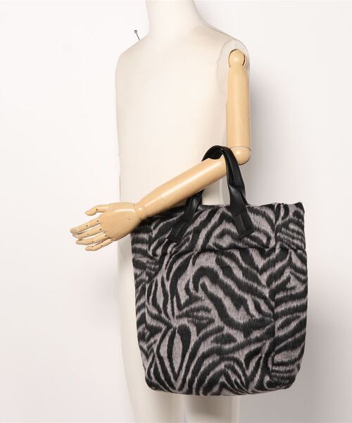 ADAM ET ROPE'（アダムエロペ）の「Bellandiゼブラバッグ（ハンドバッグ・レディース・ブラック系その他・FREE）」の4枚目の写真