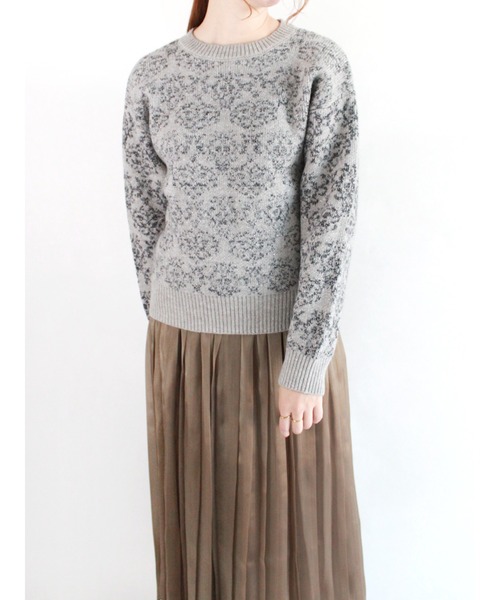 Te chichi（テチチ）の「ラメ混ダマスク柄ジャカードニット（ニット/セーター・レディース・グレー/キャメル・ﾌﾘ-）」の2枚目の写真