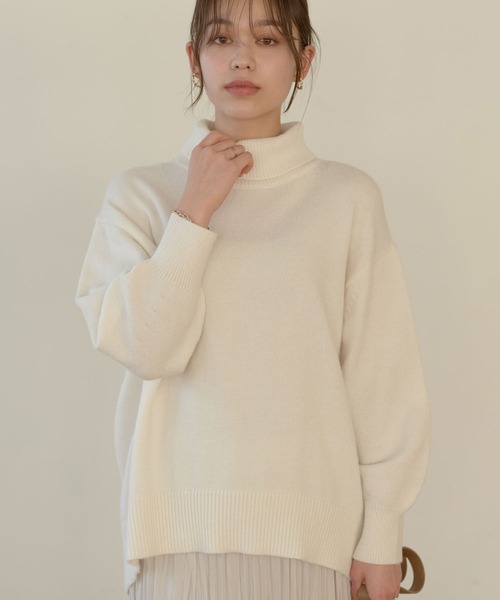 earth music&ecology(アースミュージックアンドエコロジー)の「コクーンニットプルオーバー*(ニット/セーター・レディース・ブラック/オフホワイト/マスタード・FREE)」の1枚目の写真