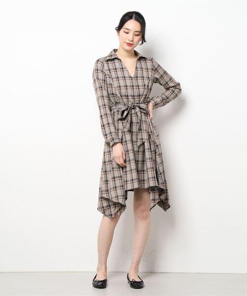 CECIL McBEE（セシルマクビー）の「イレヘムチェックシャツワンピース（ワンピース・レディース・ベージュ/ブラウン・MEDIUM）」の2枚目の写真