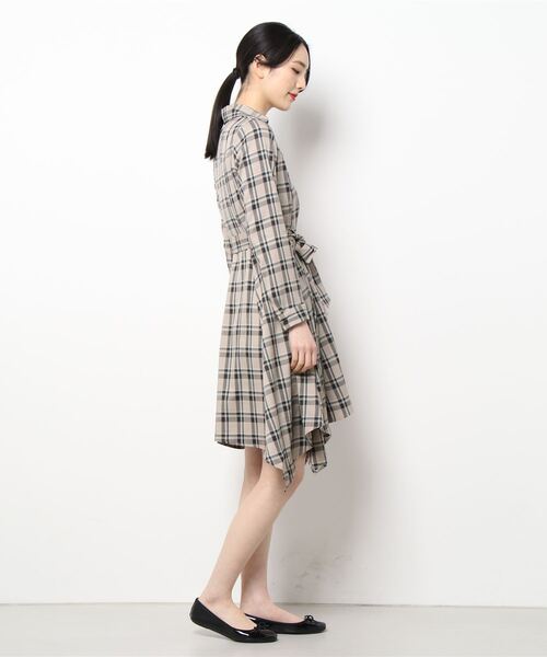 CECIL McBEE（セシルマクビー）の「イレヘムチェックシャツワンピース（ワンピース・レディース・ベージュ/ブラウン・MEDIUM）」の3枚目の写真