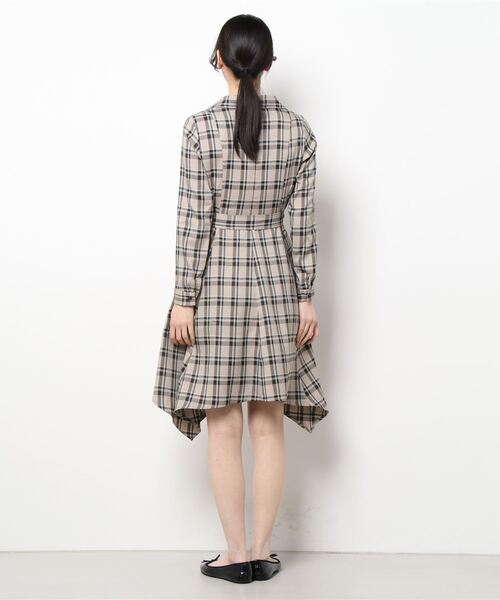 CECIL McBEE（セシルマクビー）の「イレヘムチェックシャツワンピース（ワンピース・レディース・ベージュ/ブラウン・MEDIUM）」の4枚目の写真