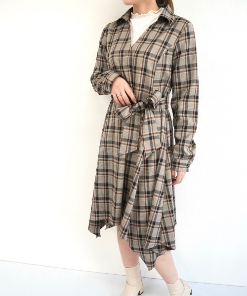 CECIL McBEE（セシルマクビー）の「イレヘムチェックシャツワンピース（ワンピース・レディース・ベージュ/ブラウン・MEDIUM）」の8枚目の写真