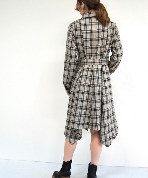 CECIL McBEE（セシルマクビー）の「イレヘムチェックシャツワンピース（ワンピース・レディース・ベージュ/ブラウン・MEDIUM）」の5枚目の写真