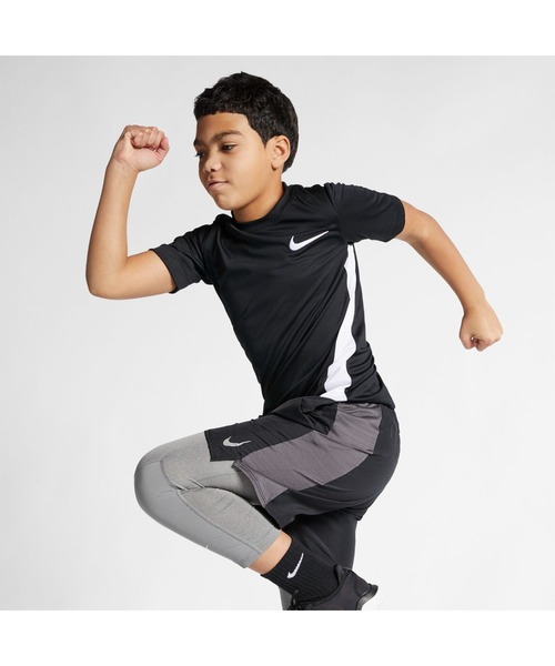 NIKE(ナイキ)の「ナイキ NIKE ナイキ YTH DRI-FIT トロフィ- S/S トップ(Tシャツ/カットソー・キッズ・ホワイト×ブラック/ブラック・140cm/130cm/150cm/160cm)」の2枚目の写真