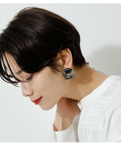 AZUL by moussy(アズールバイマウジー)の「LEATHER×MARBLE EARRINGS/レザー×マーブルピアス(ピアス(両耳用)・レディース・グレー系その他/ホワイト系その他・FREE)」の15枚目の写真