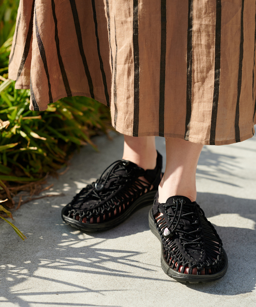 KEEN（キーン）の「【KEEN/キーン】UNEEK：サンダル（サンダル・レディース・ホワイト/ブラック・24cm/25cm/24.5cm/23.5cm）」の3枚目の写真