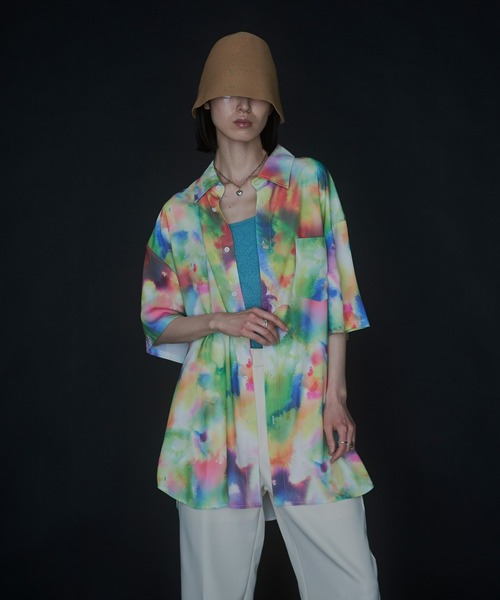 VACANCY(ヴァカンシー)の「JIROコラボ ペイントフラワーハーフスリーブオーバーシャツ(シャツ/ブラウス・レディース・ホワイト/ブルー・FREE)」の5枚目の写真