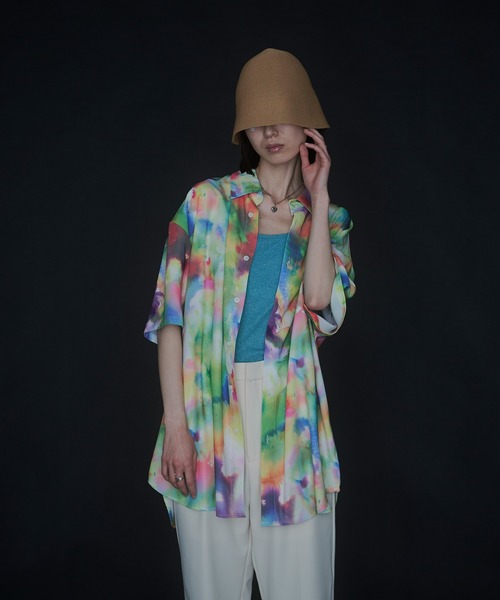 VACANCY(ヴァカンシー)の「JIROコラボ ペイントフラワーハーフスリーブオーバーシャツ(シャツ/ブラウス・レディース・ホワイト/ブルー・FREE)」の4枚目の写真