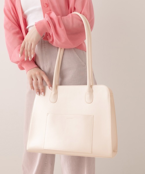 OLIVE des OLIVE(オリーブデオリーブ)の「【WEB限定】合皮トートバッグ(トートバッグ・レディース・ホワイト/グレイッシュベージュ/ダークベージュ・FREE)」の6枚目の写真