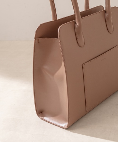 OLIVE des OLIVE(オリーブデオリーブ)の「【WEB限定】合皮トートバッグ(トートバッグ・レディース・ホワイト/グレイッシュベージュ/ダークベージュ・FREE)」の4枚目の写真