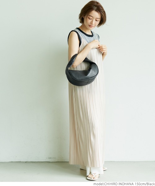 coca(coca)(コカ)の「スムースタッチ楕円バック(ハンドバッグ・レディース・ブラック/グリーン・ONE SIZE)」の6枚目の写真