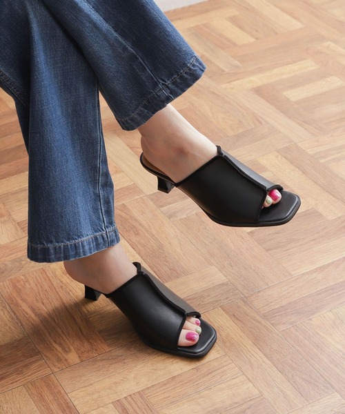 URBAN RESEARCH DOORS（アーバンリサーチドアーズ）の「パイピングヒールサンダル（サンダル・レディース・ベージュ系その他/ブラック・36/37/38）」の2枚目の写真