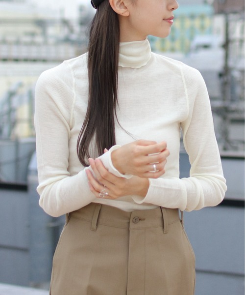 THE SHINZONE(ザ シンゾーン)の「THE SHINZONE/シンゾーン ウールリブタートル WOOL RIB TURTLE(Tシャツ/カットソー・レディース・ホワイト/ブラウン/ブルー・FREE)」の1枚目の写真
