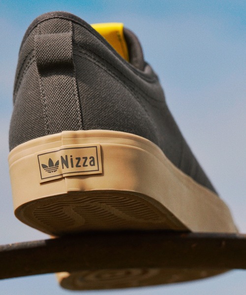 adidas(アディダス)の「ニッツァ / NIZZA / キャンバススニーカー / アディダスオリジナルス (メンズ/レディース)(スニーカー・メンズ・グリーン/イエロー・28.0cm/26.0cm/26.5cm/24.5cm/28.5cm/25.0cm/29.0cm/22.5cm/25.5cm/23.0cm/23.5cm/24.0cm/27.5cm/27.0cm)」の5枚目の写真