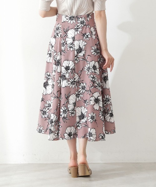 PROPORTION BODY DRESSING(プロポーションボディドレッシング)の「ビックフラワープリントスカート / 1212220810(スカート・レディース・ブラック/ベージュ/パープル・SMALL/MEDIUM)」の7枚目の写真