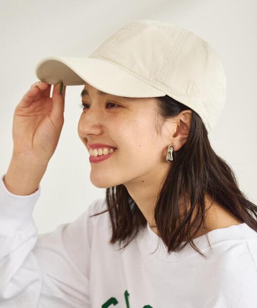 NEW ERA(ニューエラ)の「【別注】< NEW ERA >マイクロ コーデュロイ キャップ(キャップ・レディース・ライトグレー/ブラック/オフホワイト/モカ・FREE)」の2枚目の写真