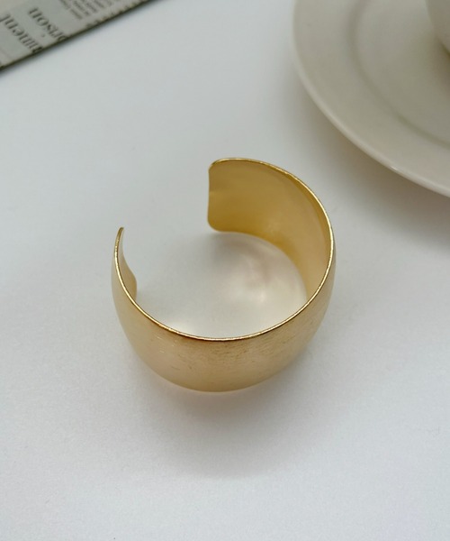 iso（イソ）の「ワイド メタル バングル（バングル/リストバンド・レディース・シルバー/ゴールド・FREE）」の3枚目の写真