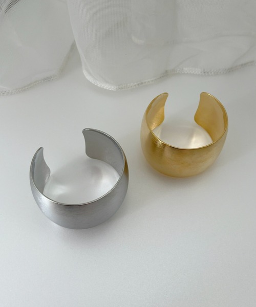 iso（イソ）の「ワイド メタル バングル（バングル/リストバンド・レディース・シルバー/ゴールド・FREE）」の5枚目の写真