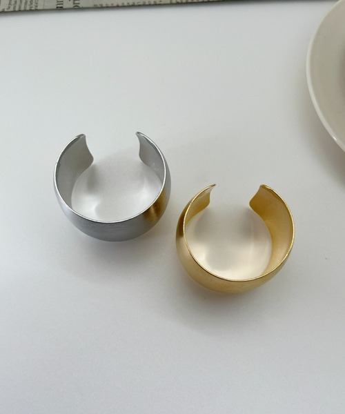 iso（イソ）の「ワイド メタル バングル（バングル/リストバンド・レディース・シルバー/ゴールド・FREE）」の6枚目の写真