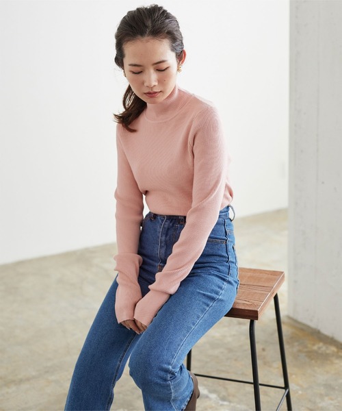 titivate（ティティベイト）の「フィンガーホールタートルリブニット（ニット/セーター・レディース・ブラック/ピンク/グリーン/アイボリー/グレイッシュベージュ・S/M/L）」の5枚目の写真