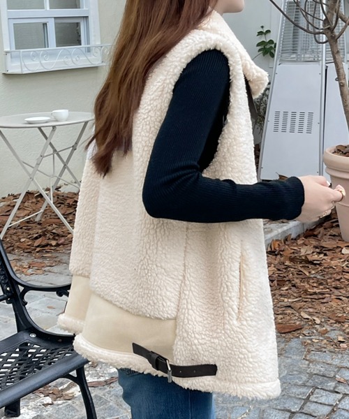 emi+（エミプラス）の「襟付きボアベスト/ブルゾン（ダウンベスト・レディース・チャコールグレー/ブラウン/ベージュ・L/M）」の10枚目の写真