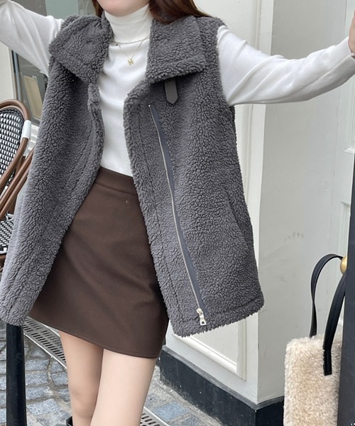 emi+（エミプラス）の「襟付きボアベスト/ブルゾン（ダウンベスト・レディース・チャコールグレー/ブラウン/ベージュ・L/M）」の13枚目の写真