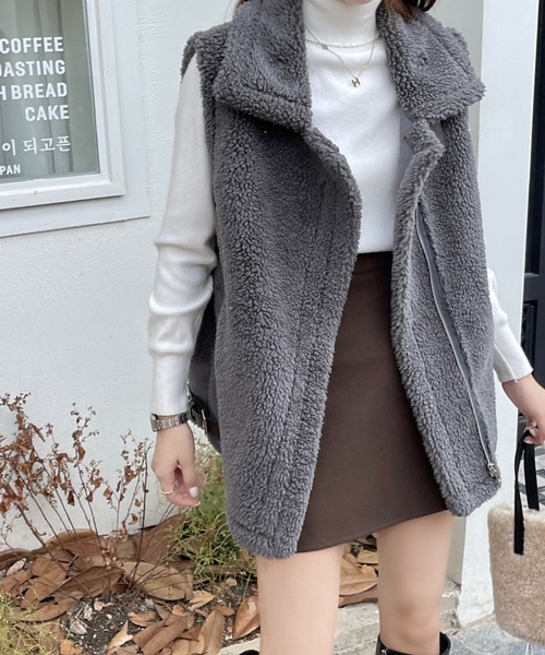 emi+（エミプラス）の「襟付きボアベスト/ブルゾン（ダウンベスト・レディース・チャコールグレー/ブラウン/ベージュ・L/M）」の14枚目の写真