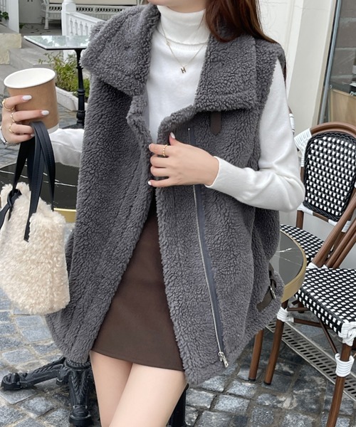 emi+（エミプラス）の「襟付きボアベスト/ブルゾン（ダウンベスト・レディース・チャコールグレー/ブラウン/ベージュ・L/M）」の4枚目の写真