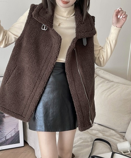 emi+（エミプラス）の「襟付きボアベスト/ブルゾン（ダウンベスト・レディース・チャコールグレー/ブラウン/ベージュ・L/M）」の6枚目の写真