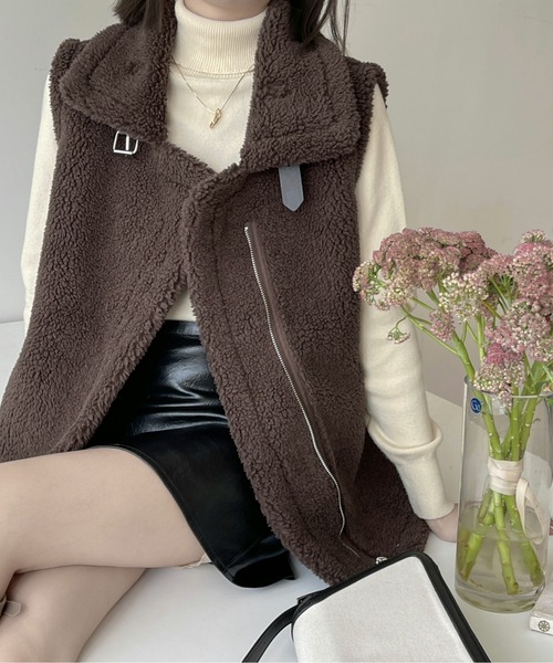 emi+（エミプラス）の「襟付きボアベスト/ブルゾン（ダウンベスト・レディース・チャコールグレー/ブラウン/ベージュ・L/M）」の7枚目の写真