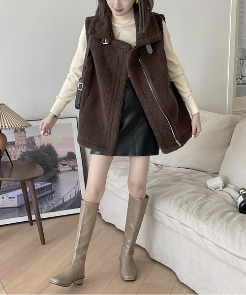 emi+（エミプラス）の「襟付きボアベスト/ブルゾン（ダウンベスト・レディース・チャコールグレー/ブラウン/ベージュ・L/M）」の8枚目の写真