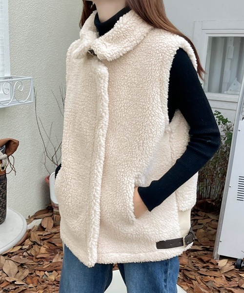 emi+（エミプラス）の「襟付きボアベスト/ブルゾン（ダウンベスト・レディース・チャコールグレー/ブラウン/ベージュ・L/M）」の22枚目の写真